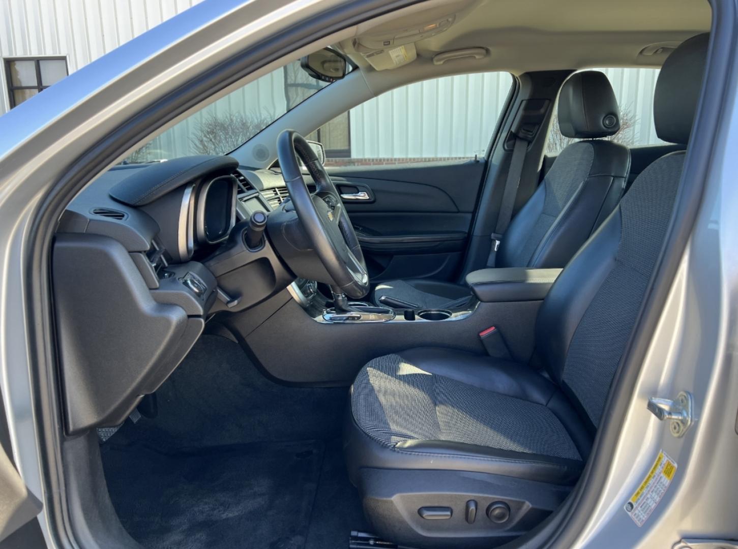 2014 SILVER /Black/Gray Cloth/Leather CHEVROLET MALIBU 2LT (1G11E5SL3EF) with an 2.5L engine, Automatic transmission, located at 2990 Old Orchard Rd., Jackson, MO, 63755, 37.354214, -89.612106 - Photo#12