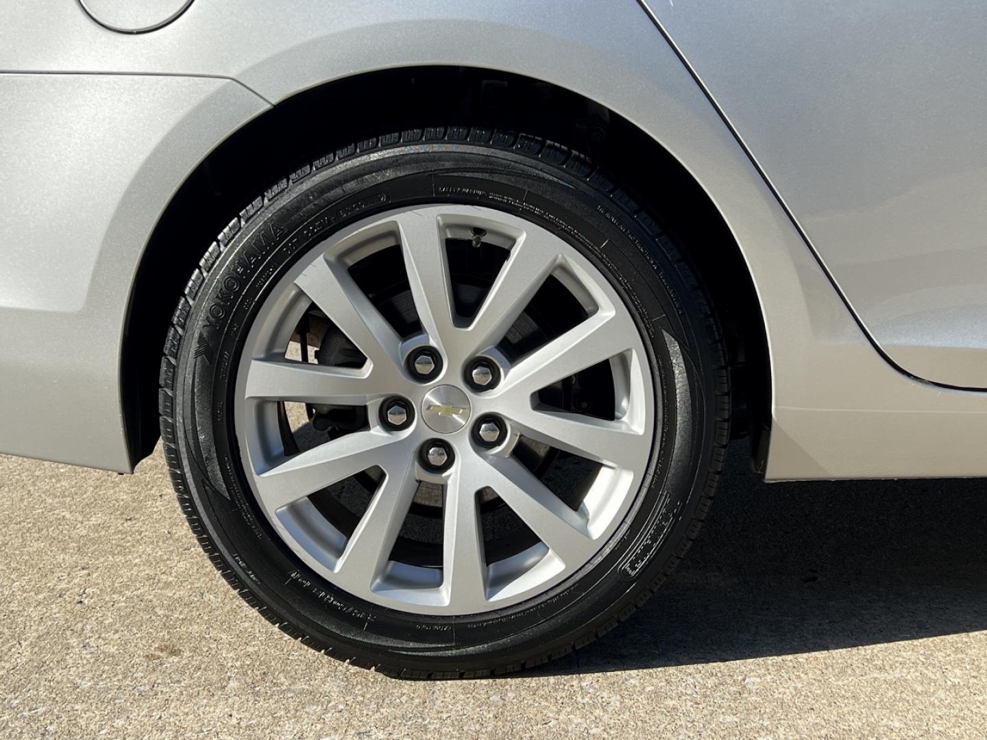 2014 SILVER /Black/Gray Cloth/Leather CHEVROLET MALIBU 2LT (1G11E5SL3EF) with an 2.5L engine, Automatic transmission, located at 2990 Old Orchard Rd., Jackson, MO, 63755, 37.354214, -89.612106 - Photo#35