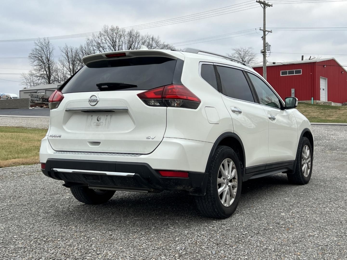 2017 WHITE /Black Cloth NISSAN ROGUE SV (5N1AT2MT0HC) with an 2.5L engine, Continuously Variable transmission, located at 2990 Old Orchard Rd., Jackson, MO, 63755, 37.354214, -89.612106 - Photo#7