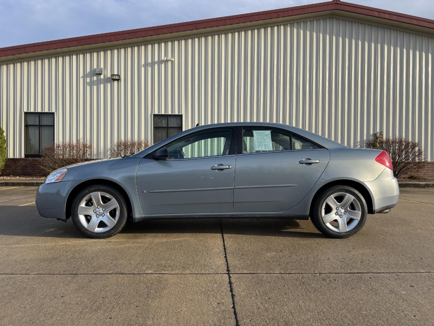 2009 GREY /Tan Cloth Pontiac G6 Sedan (1G2ZG57B694) with an 2.4L 4 Cyl. engine, 4-Speed Automatic Overdrive transmission, located at 2990 Old Orchard Rd., Jackson, MO, 63755, 37.354214, -89.612106 - 2009 Pontiac G6 Only 48xxx miles Front Wheel Drive 2.4L 4 Cyl. Automatic Cruise Power Windows/Locks/Mirrors We have financing available and we accept trades! Fill out a credit application on our website or come by today! If you have any questions, give us a call at (573) 204-7777 or vi - Photo#3