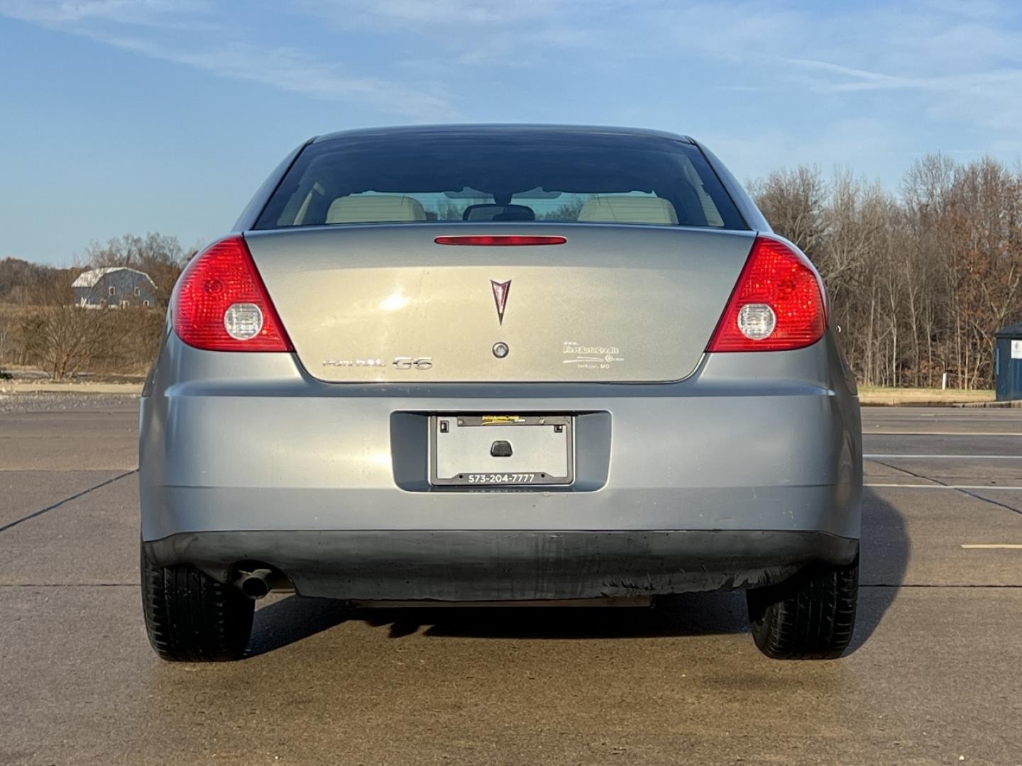 2009 GREY /Tan Cloth Pontiac G6 Sedan (1G2ZG57B694) with an 2.4L 4 Cyl. engine, 4-Speed Automatic Overdrive transmission, located at 2990 Old Orchard Rd., Jackson, MO, 63755, 37.354214, -89.612106 - 2009 Pontiac G6 Only 48xxx miles Front Wheel Drive 2.4L 4 Cyl. Automatic Cruise Power Windows/Locks/Mirrors We have financing available and we accept trades! Fill out a credit application on our website or come by today! If you have any questions, give us a call at (573) 204-7777 or vi - Photo#7