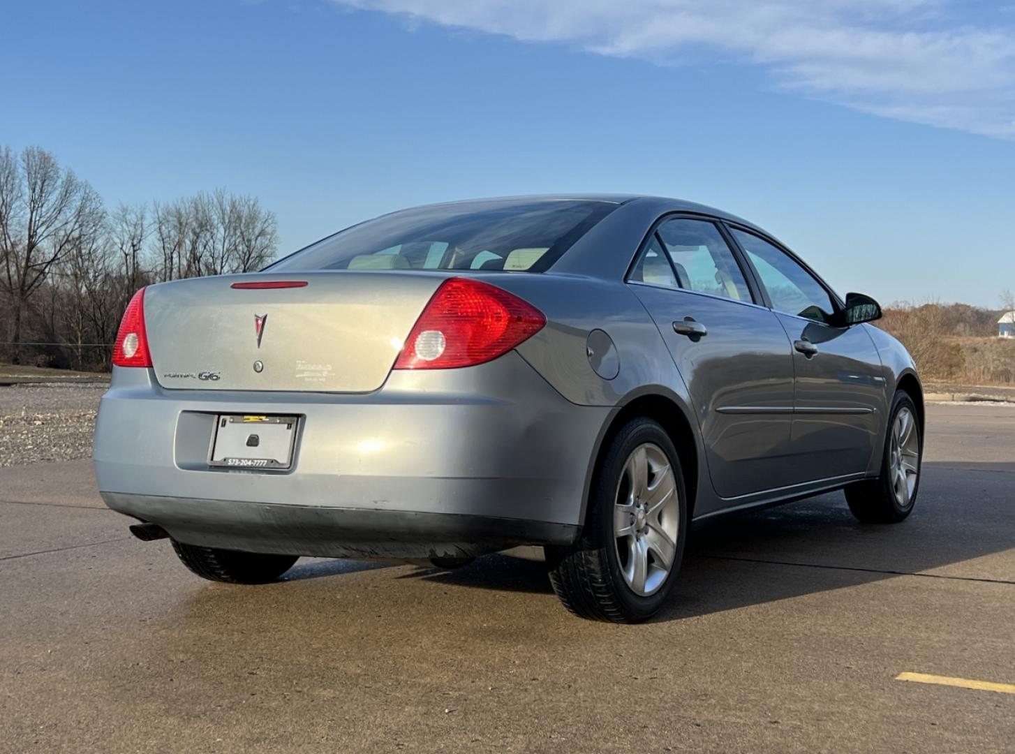 2009 GREY /Tan Cloth Pontiac G6 Sedan (1G2ZG57B694) with an 2.4L 4 Cyl. engine, 4-Speed Automatic Overdrive transmission, located at 2990 Old Orchard Rd., Jackson, MO, 63755, 37.354214, -89.612106 - 2009 Pontiac G6 Only 48xxx miles Front Wheel Drive 2.4L 4 Cyl. Automatic Cruise Power Windows/Locks/Mirrors We have financing available and we accept trades! Fill out a credit application on our website or come by today! If you have any questions, give us a call at (573) 204-7777 or vi - Photo#6