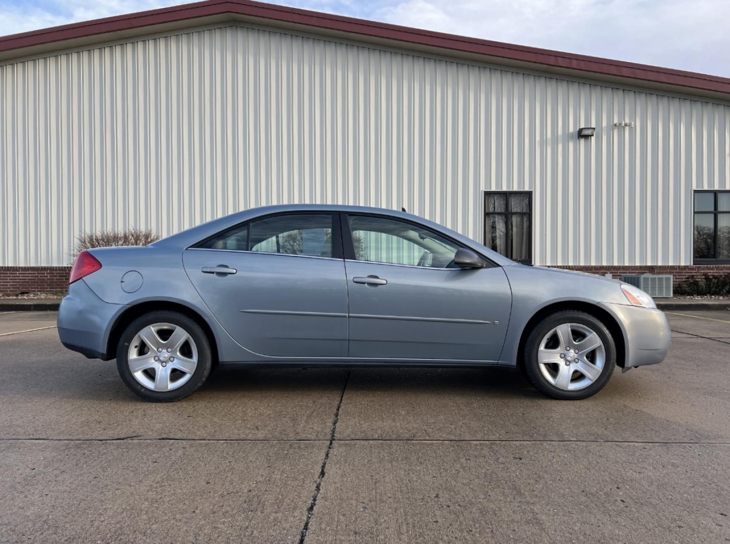 2009 GREY /Tan Cloth Pontiac G6 Sedan (1G2ZG57B694) with an 2.4L 4 Cyl. engine, 4-Speed Automatic Overdrive transmission, located at 2990 Old Orchard Rd., Jackson, MO, 63755, 37.354214, -89.612106 - 2009 Pontiac G6 Only 48xxx miles Front Wheel Drive 2.4L 4 Cyl. Automatic Cruise Power Windows/Locks/Mirrors We have financing available and we accept trades! Fill out a credit application on our website or come by today! If you have any questions, give us a call at (573) 204-7777 or vi - Photo#4