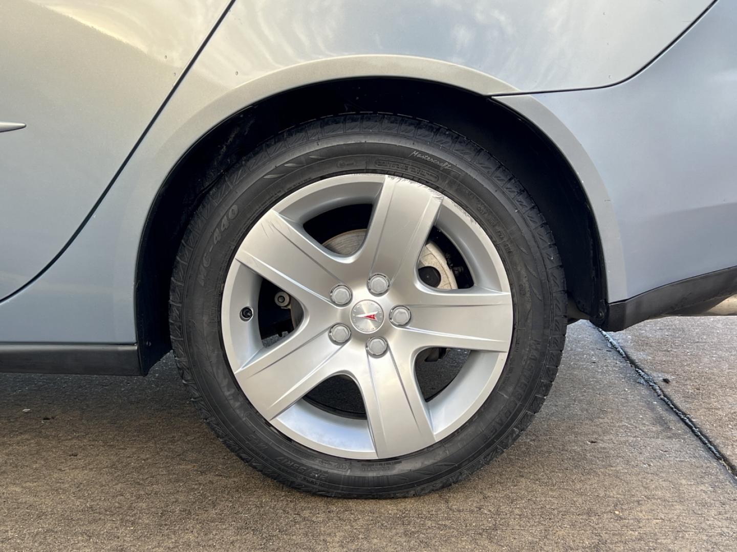 2009 GREY /Tan Cloth Pontiac G6 Sedan (1G2ZG57B694) with an 2.4L 4 Cyl. engine, 4-Speed Automatic Overdrive transmission, located at 2990 Old Orchard Rd., Jackson, MO, 63755, 37.354214, -89.612106 - 2009 Pontiac G6 Only 48xxx miles Front Wheel Drive 2.4L 4 Cyl. Automatic Cruise Power Windows/Locks/Mirrors We have financing available and we accept trades! Fill out a credit application on our website or come by today! If you have any questions, give us a call at (573) 204-7777 or vi - Photo#32