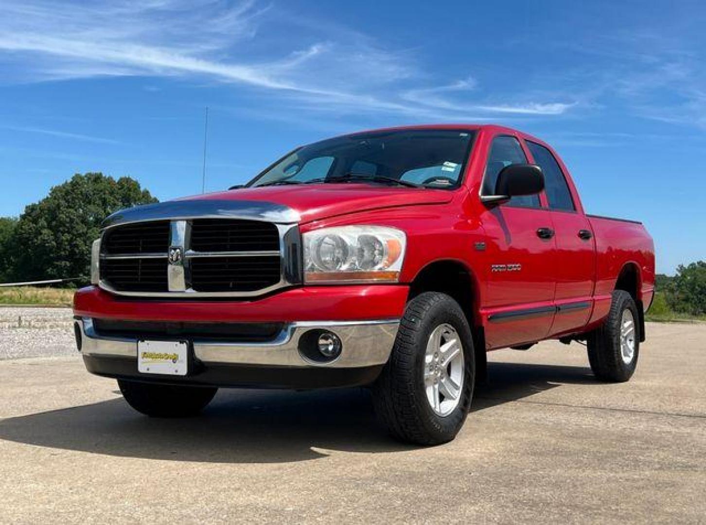 2006 RED /Tan DODGE RAM 1500 ST (1D7HU18236S) with an 5.7L engine, Automatic transmission, located at 2990 Old Orchard Rd., Jackson, MO, 63755, 37.354214, -89.612106 - Photo#4