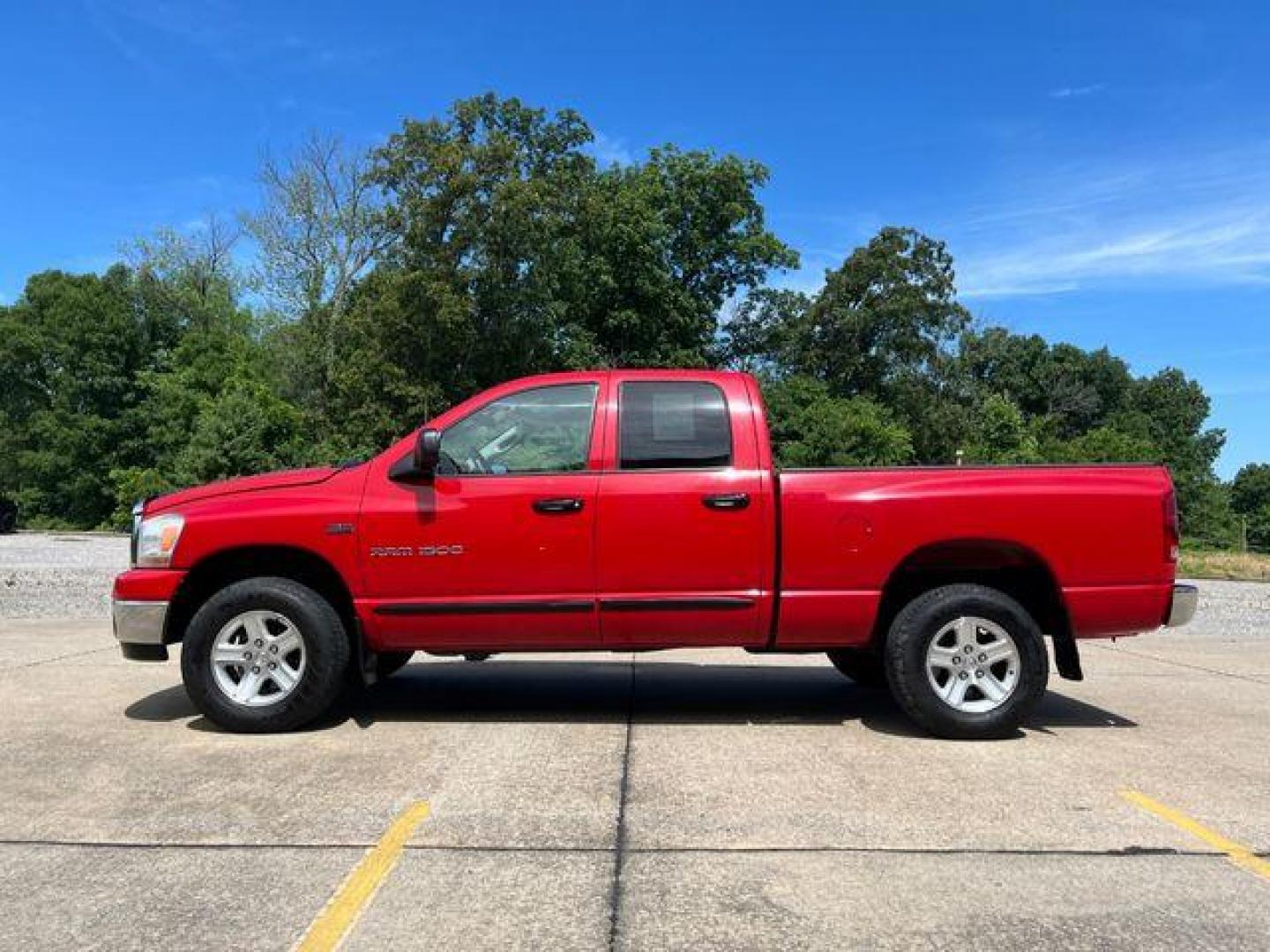 2006 RED /Tan DODGE RAM 1500 ST (1D7HU18236S) with an 5.7L engine, Automatic transmission, located at 2990 Old Orchard Rd., Jackson, MO, 63755, 37.354214, -89.612106 - Photo#5