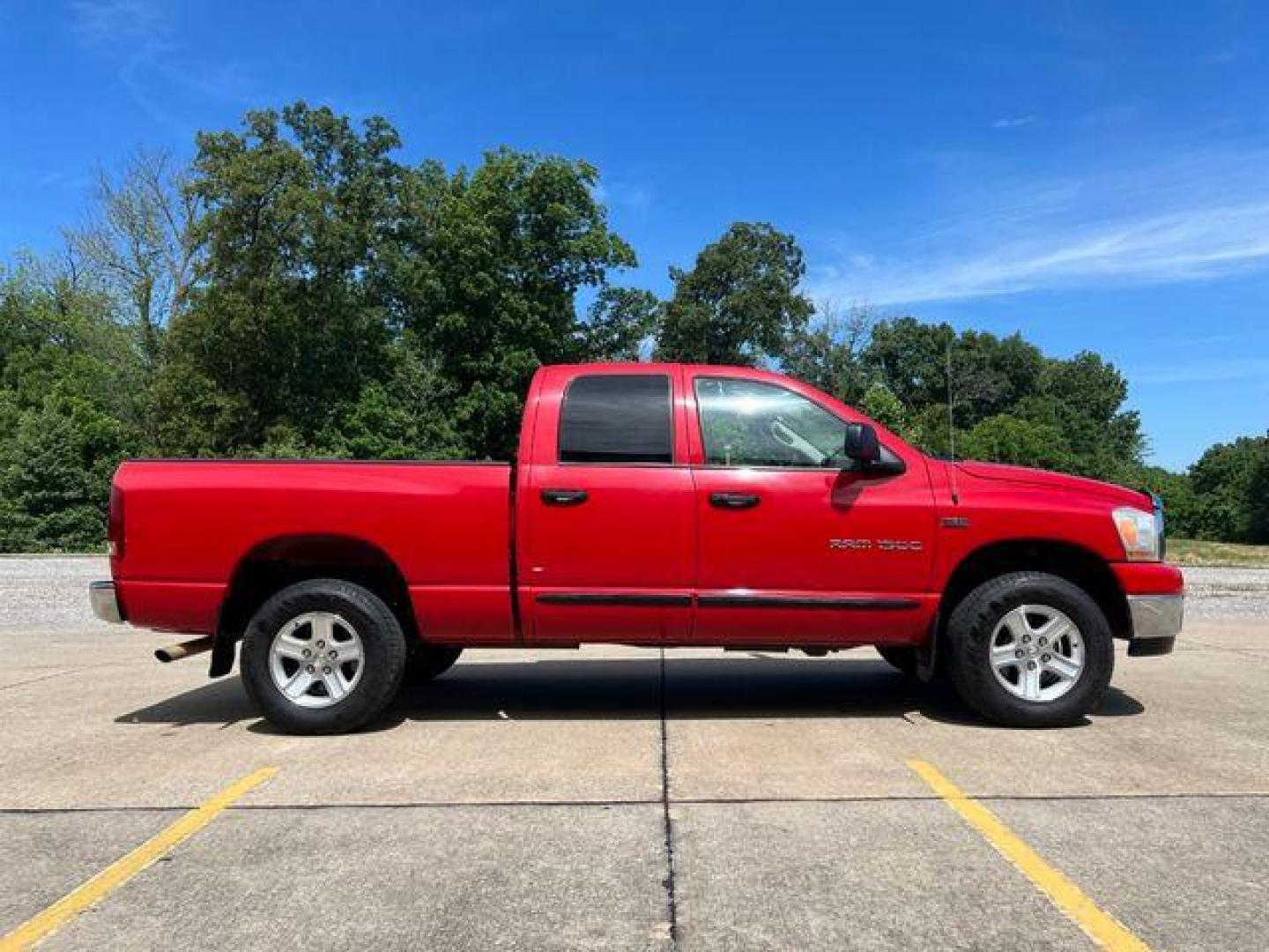 2006 RED /Tan DODGE RAM 1500 ST (1D7HU18236S) with an 5.7L engine, Automatic transmission, located at 2990 Old Orchard Rd., Jackson, MO, 63755, 37.354214, -89.612106 - Photo#6