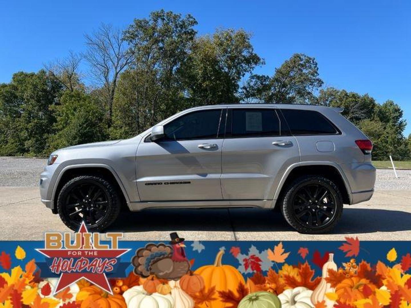 2018 SILVER /Black JEEP GRAND CHEROKEE ALTITUDE (1C4RJFAG3JC) with an 3.6L engine, Automatic transmission, located at 2990 Old Orchard Rd., Jackson, MO, 63755, 37.354214, -89.612106 - Photo#9