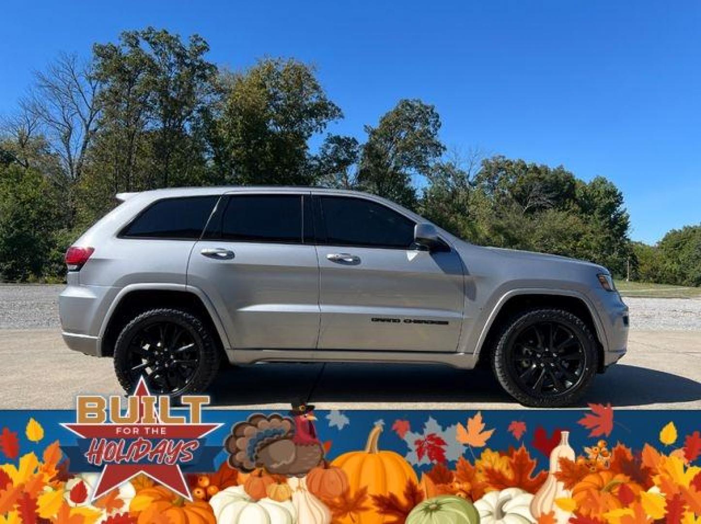 2018 SILVER /Black JEEP GRAND CHEROKEE ALTITUDE (1C4RJFAG3JC) with an 3.6L engine, Automatic transmission, located at 2990 Old Orchard Rd., Jackson, MO, 63755, 37.354214, -89.612106 - Photo#10