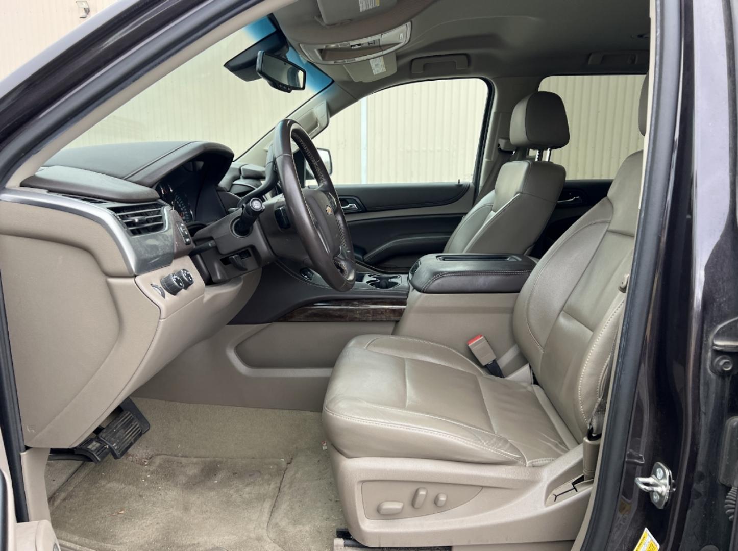 2015 GREY /Tan Leather CHEVROLET TAHOE 1500 LT (1GNSKBKC6FR) with an 5.3L engine, Automatic transmission, located at 2990 Old Orchard Rd., Jackson, MO, 63755, 37.354214, -89.612106 - Photo#6