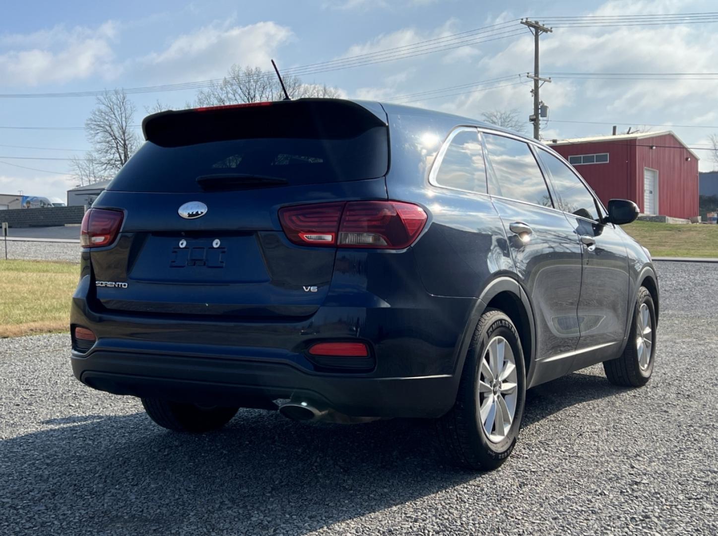 2019 NAVY /Black Cloth Kia Sorento LX V6 (5XYPGDA52KG) with an 3.3L V6 engine, Automatic transmission, located at 2990 Old Orchard Rd., Jackson, MO, 63755, 37.354214, -89.612106 - We have financing available and we accept trades! Fill out a credit application on our website or come by today! If you have any questions, give us a call at (573) 204-7777 or visit our website at firstautocredit.com. - Photo#8