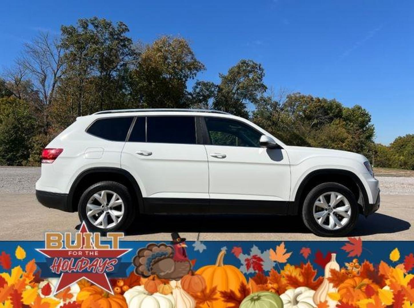 2018 WHITE /Black VOLKSWAGEN ATLAS S (1V2GR2CA3JC) with an 3.6L engine, Automatic transmission, located at 2990 Old Orchard Rd., Jackson, MO, 63755, 37.354214, -89.612106 - Photo#5